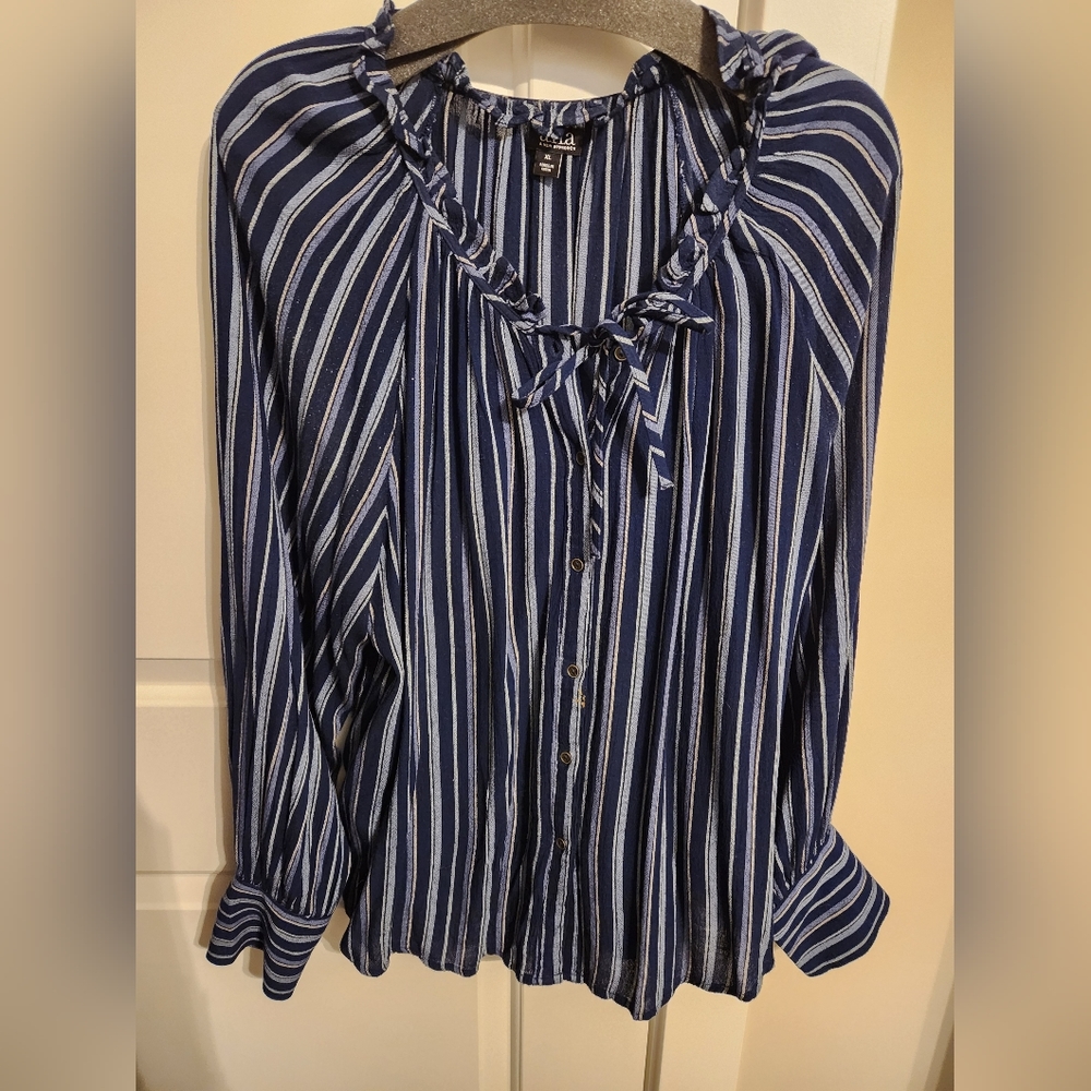 Front tie top